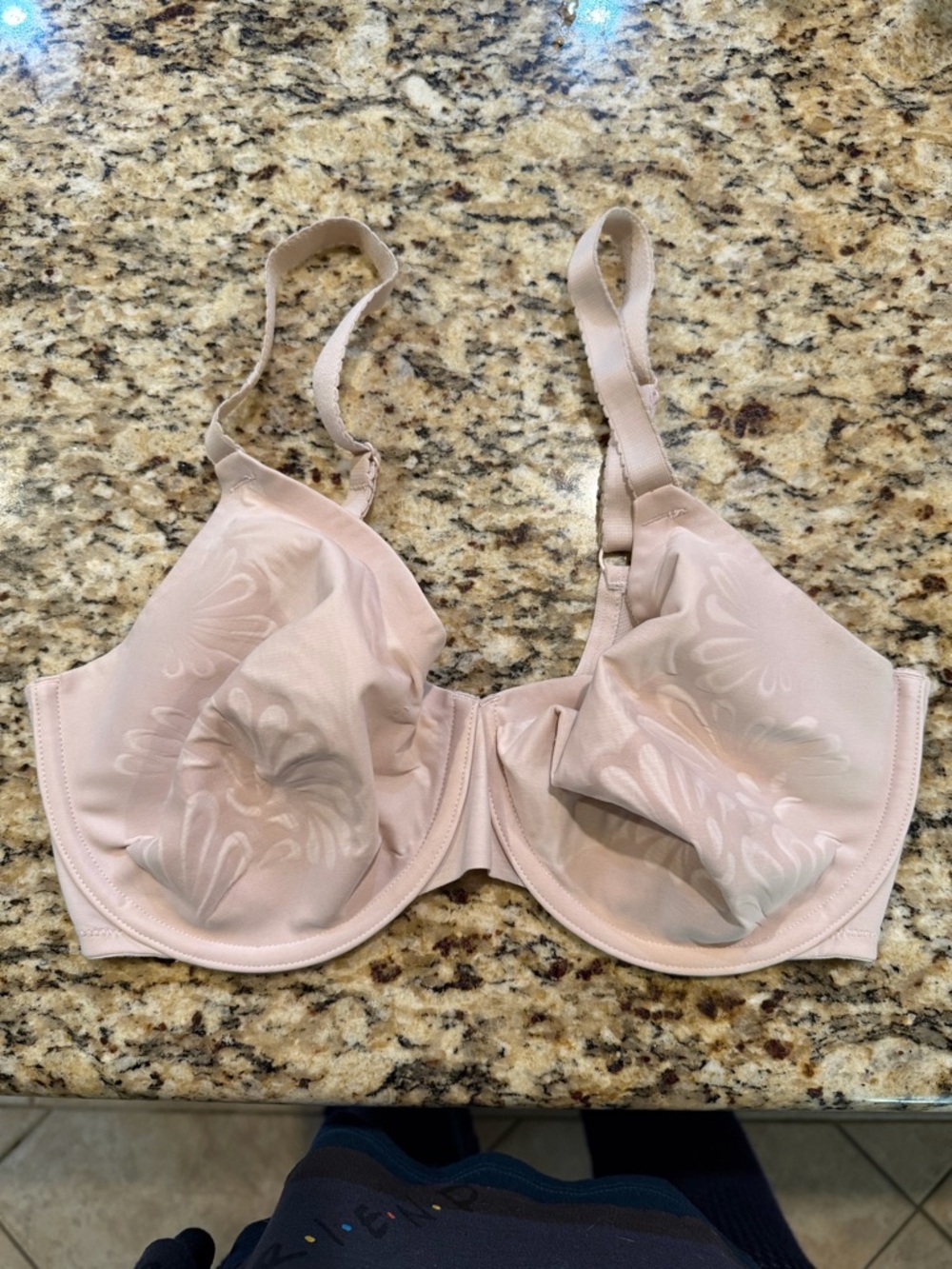 Bali Light Nude Floral Underwire Bra size 34DD barely worn comfy